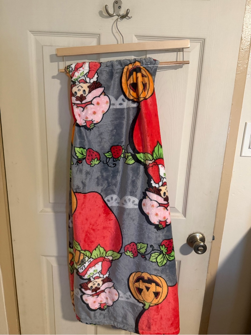 Strawberry Shortcake Halloween Pumpkin Plush Throw